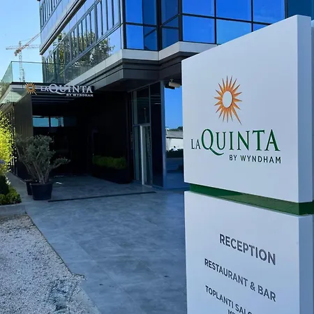 Szálloda La Quinta By Wyndham Kartal *