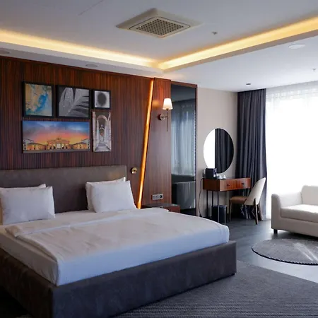 La Quinta By Wyndham Kartal Hotel