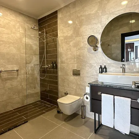 La Quinta By Wyndham Kartal Hotel