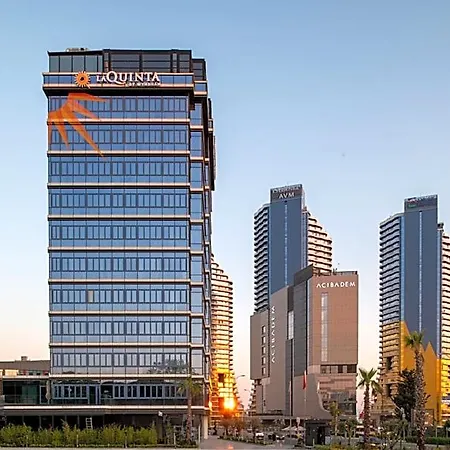 La Quinta By Wyndham Kartal 호텔 4*