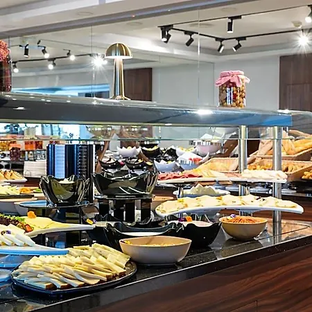 Hotel La Quinta By Wyndham Kartal 4*