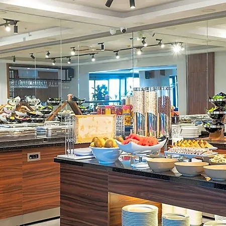 Hotel La Quinta By Wyndham Kartal 4*