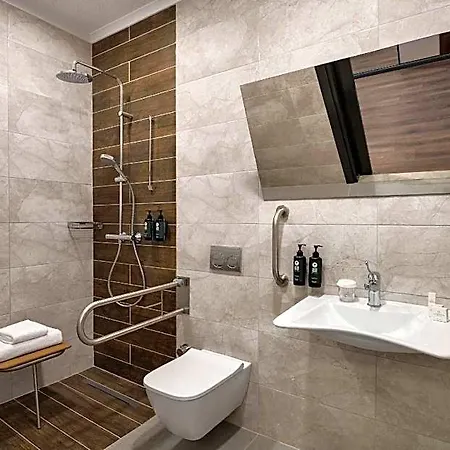 La Quinta By Wyndham Kartal Hotel