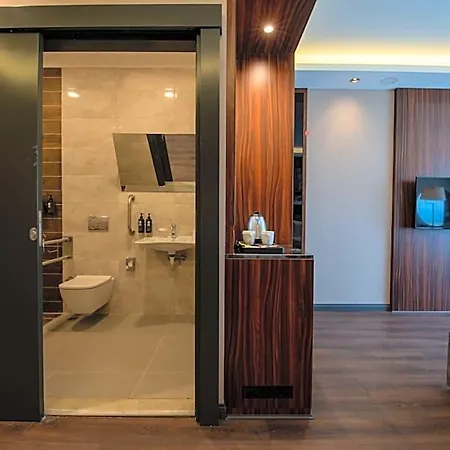 Hotel La Quinta By Wyndham Kartal 4*