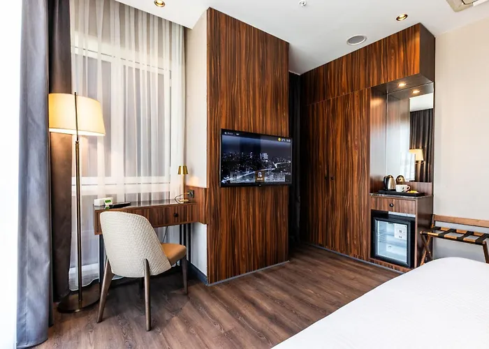 La Quinta By Wyndham Kartal מלון