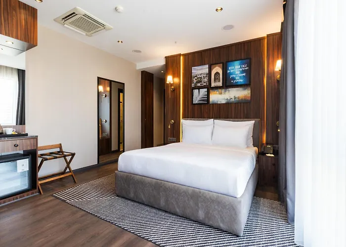 La Quinta By Wyndham Kartal מלון