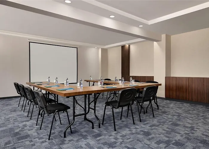 מלון La Quinta By Wyndham Kartal 3*